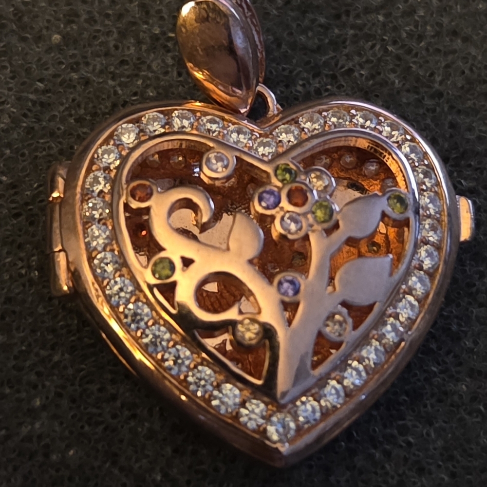 Elegant Rose Gold Heart-Shaped Locket with Beautiful Gemstones